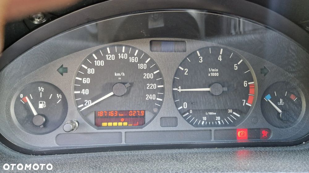 BMW Seria 3 316i - 40