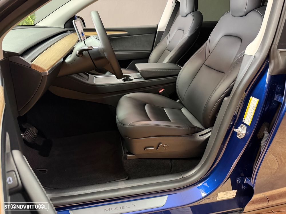 Tesla Model Y Long Range Dual Motor AWD — fotografia 4