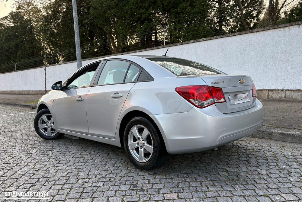 Chevrolet Cruze 1.6 LS - 16