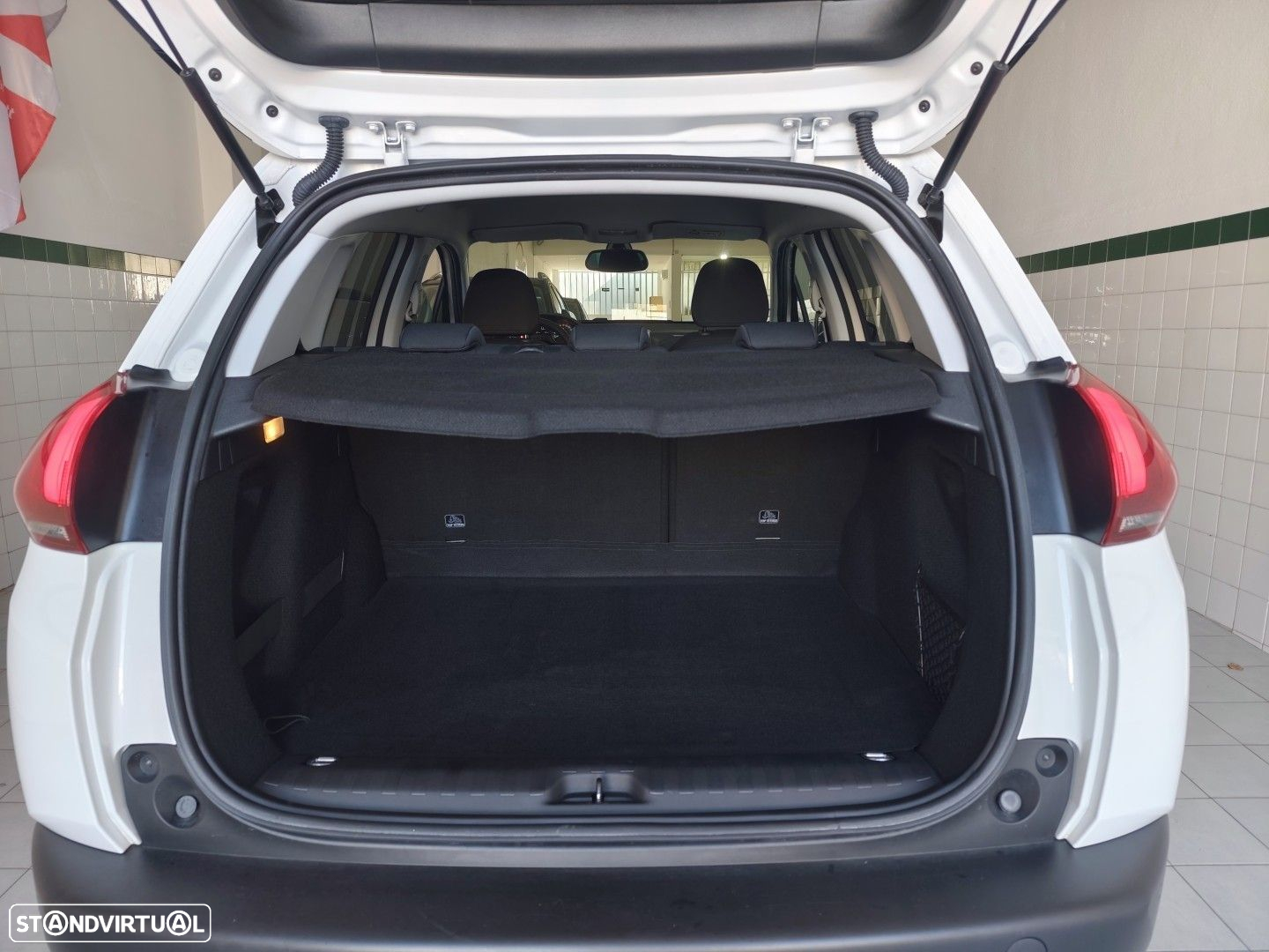 Peugeot 2008 1.2 PureTech Style - 16