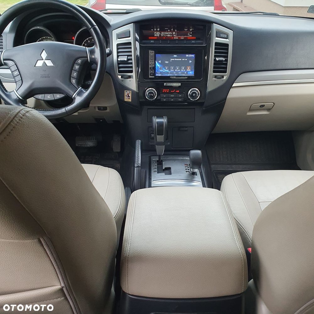 Mitsubishi Pajero - 11