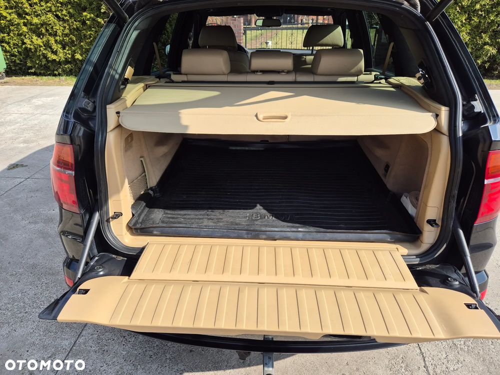 BMW X5 4.8i xDrive - 9