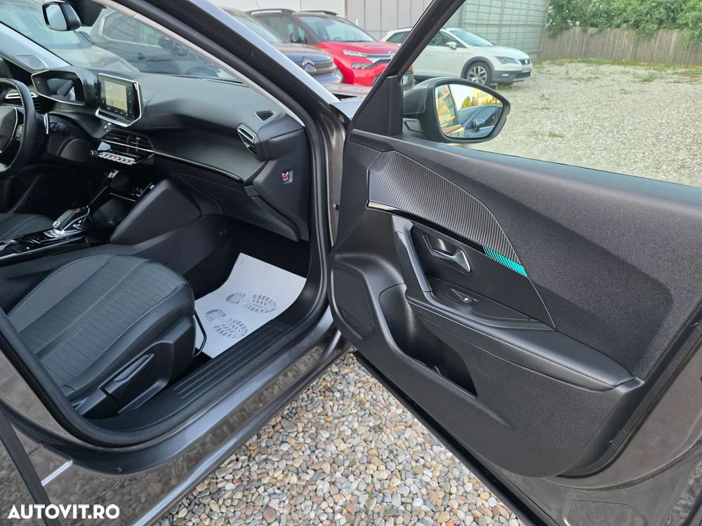 Peugeot 2008 PureTech 130 EAT8 GT - 15