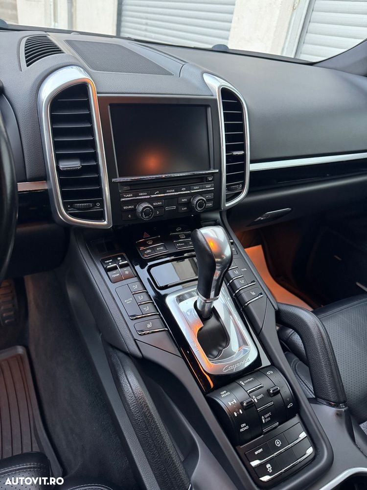 Porsche Cayenne 3.0 L - 10