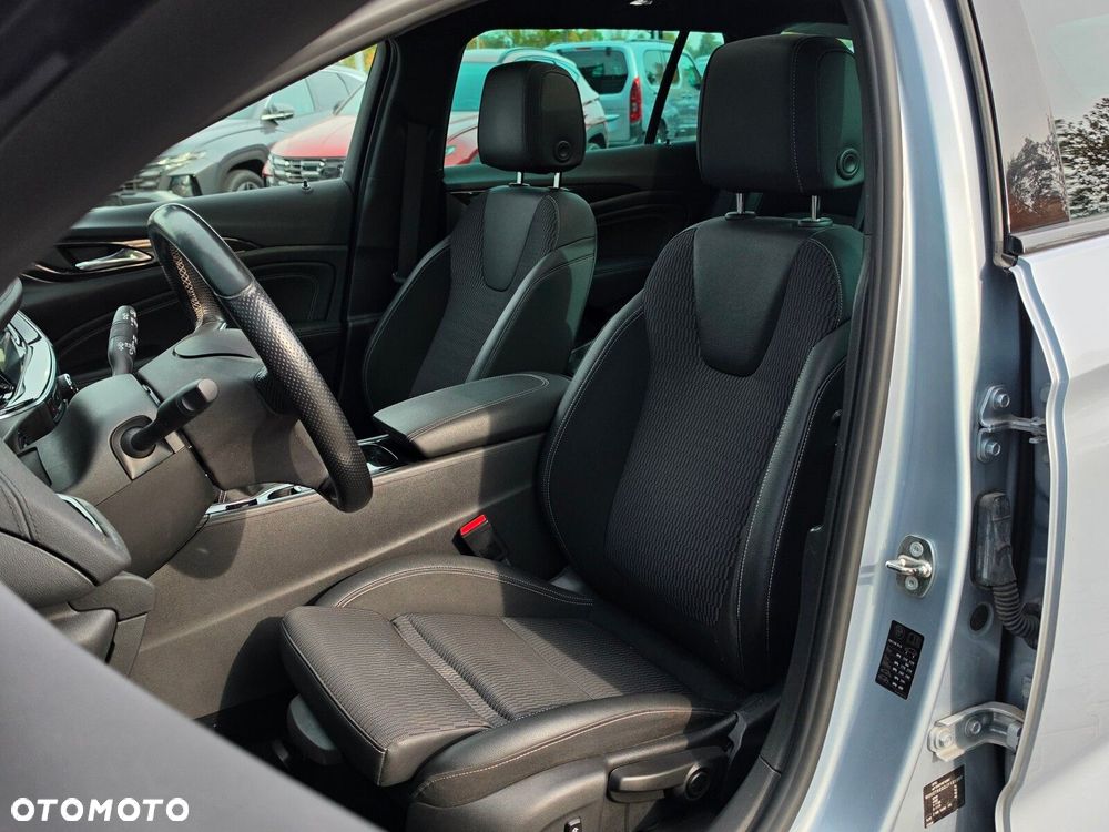 Opel Insignia CT 2.0 CDTI 4x4 Exclusive S&S - 33
