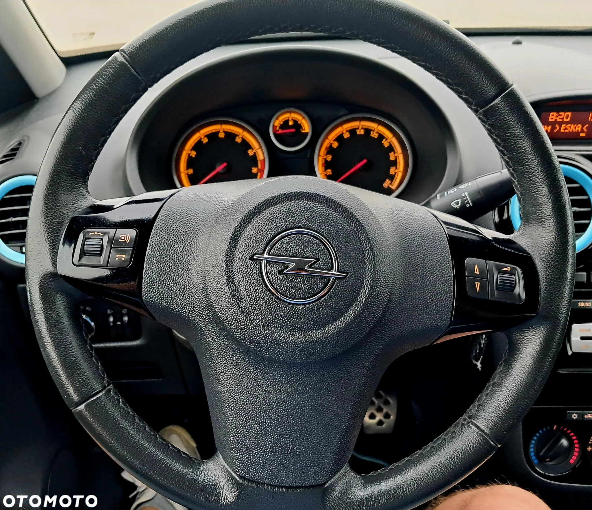 Opel Corsa 1.2 16V Cosmo - 11