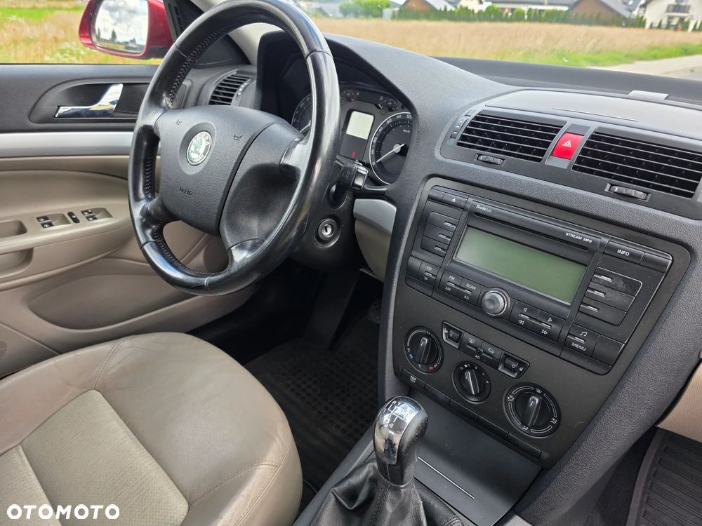 Skoda Octavia 1.6 Ambiente - 6