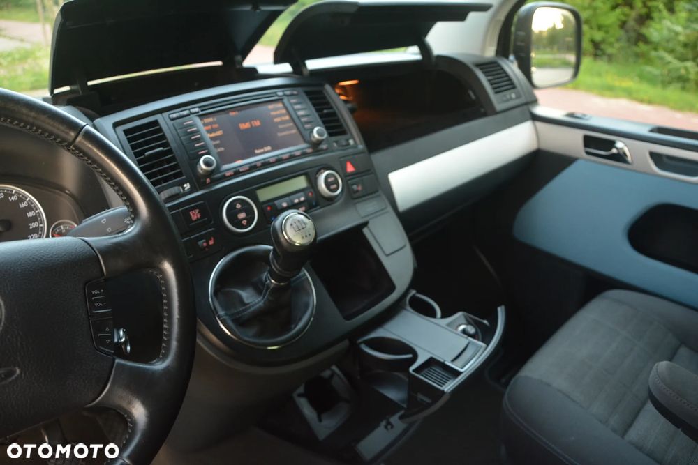 Volkswagen Multivan - 32