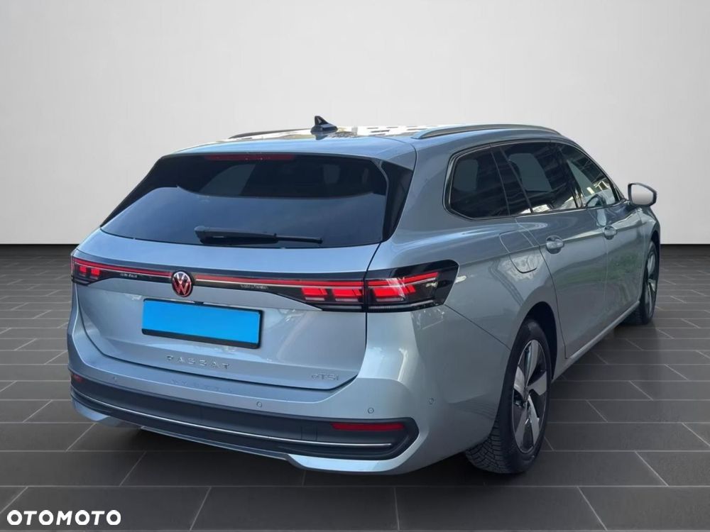 Volkswagen Passat - 4