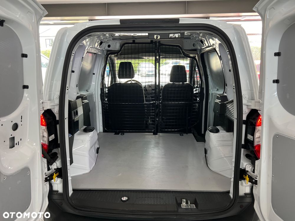 Ford Transit Courier - 14