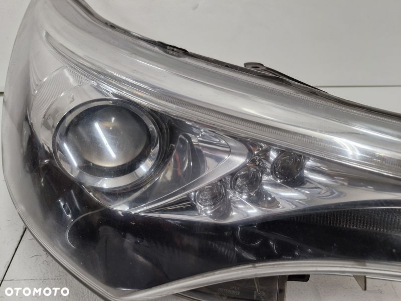 TOYOTA AVENSIS T27 LIFT T29 LAMPA REFLEKTOR PRAWY PRZÓD PRZEDNI SOCZEWKA UK - 4