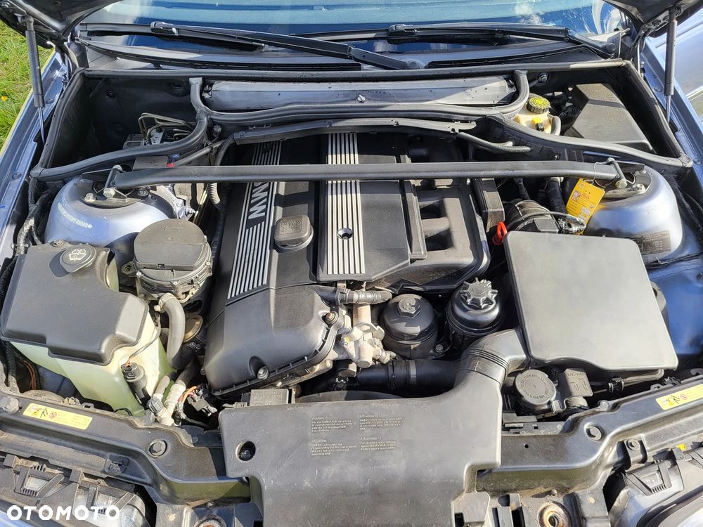 BMW Seria 3 330ix - 12