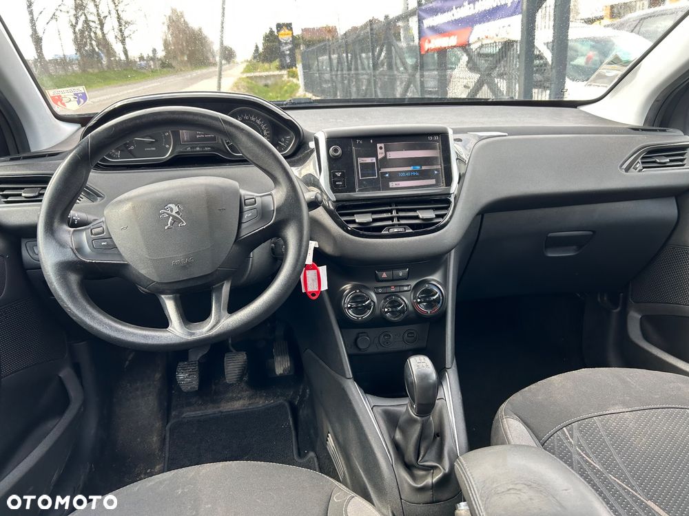 Peugeot 208 - 23