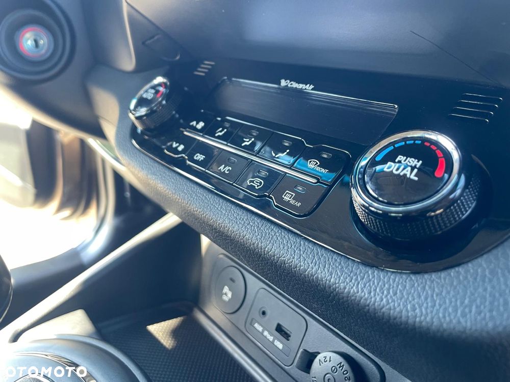 Kia Sportage 2.0 L - 12