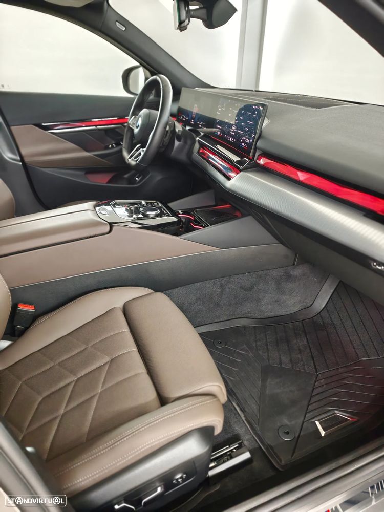 BMW 520 d Pack Desportivo M Pro - 33
