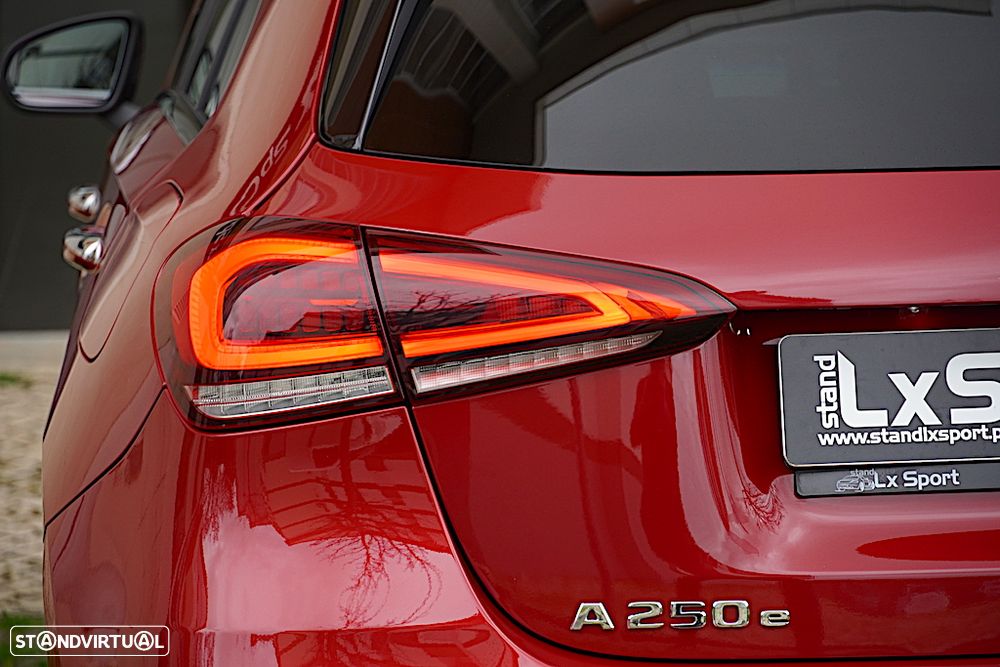 Mercedes-Benz A 250 e AMG Line - 16