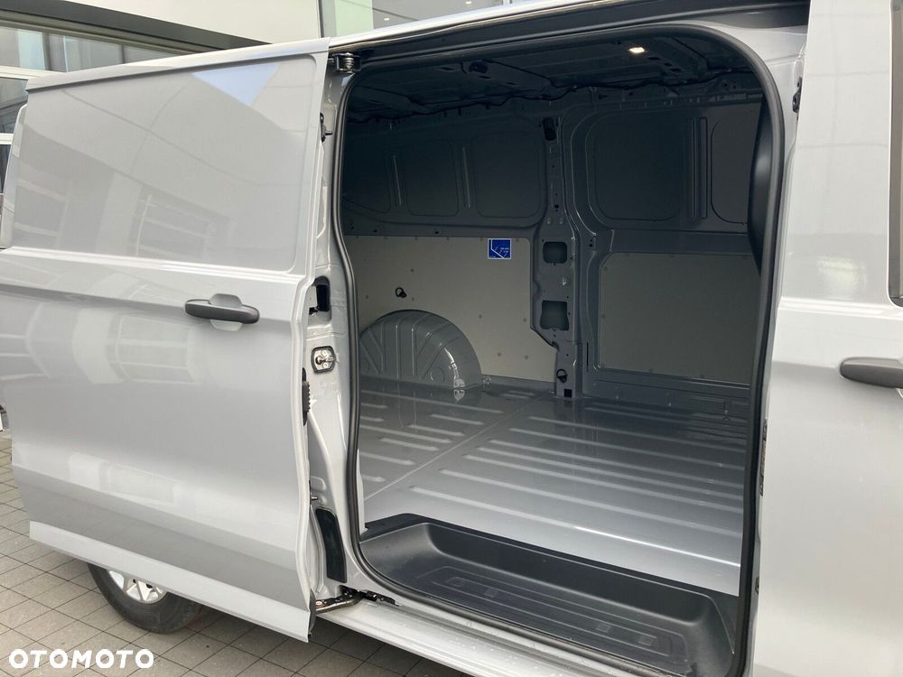 Volkswagen Transporter Transporter Furgon silnik: 2,0 l TDI 170 KM / skrzynia biegów: 8-biegowa automatyczna rozstaw osi: 3500 mm - 13