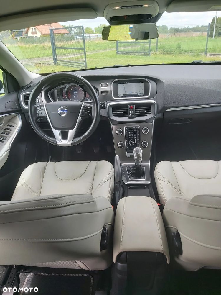 Volvo V40 D2 - 24