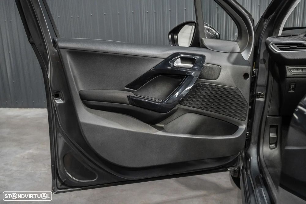 Peugeot 208 - 17