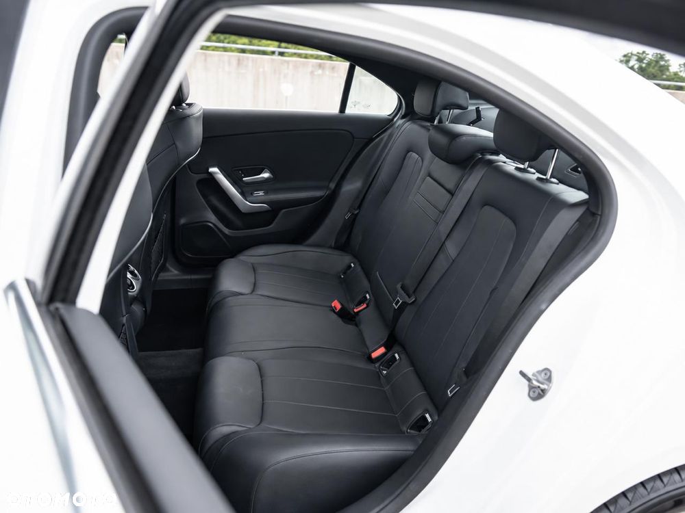 Mercedes-Benz Klasa A 220 4Matic 7G-DCT - 28