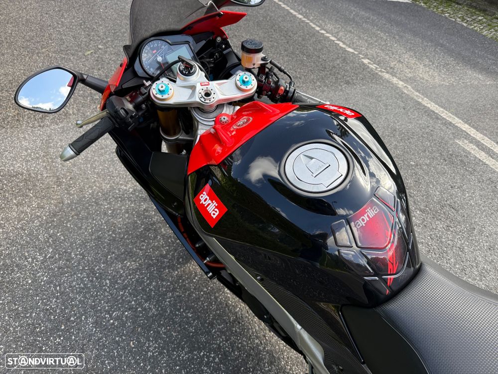 Aprilia RSV 4 Factory - 15