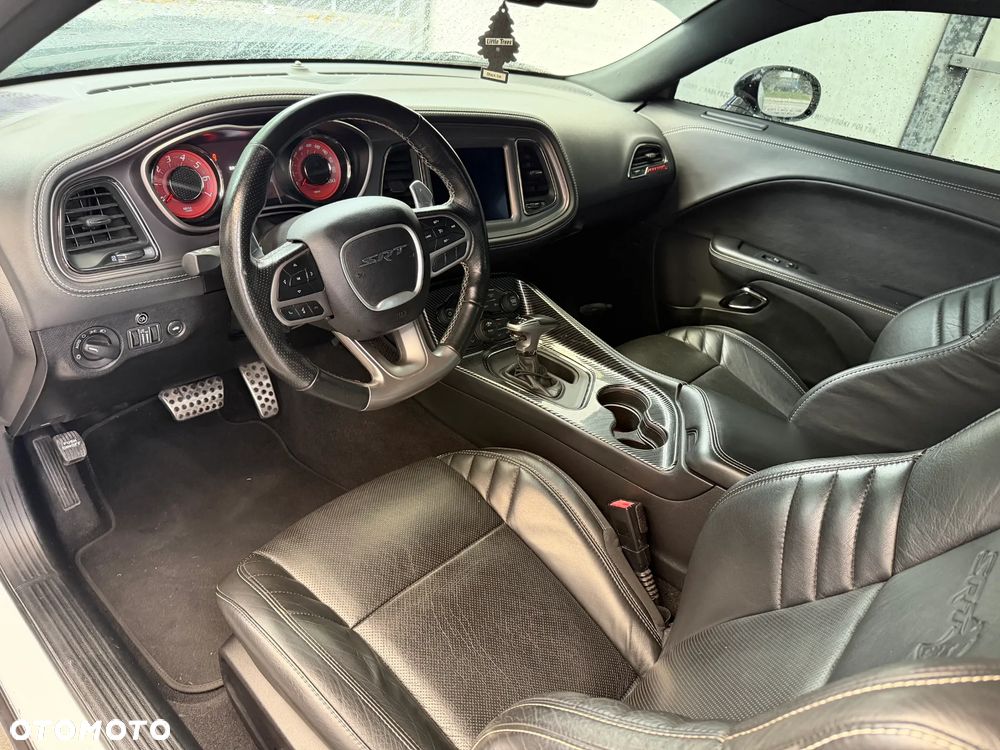 Dodge Challenger 6.2 Hellcat - 9