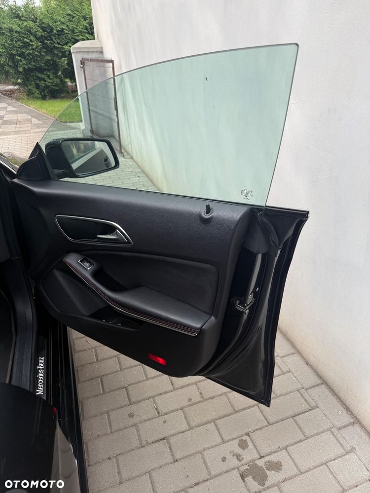 Mercedes-Benz CLA 180 7G-DCT - 15