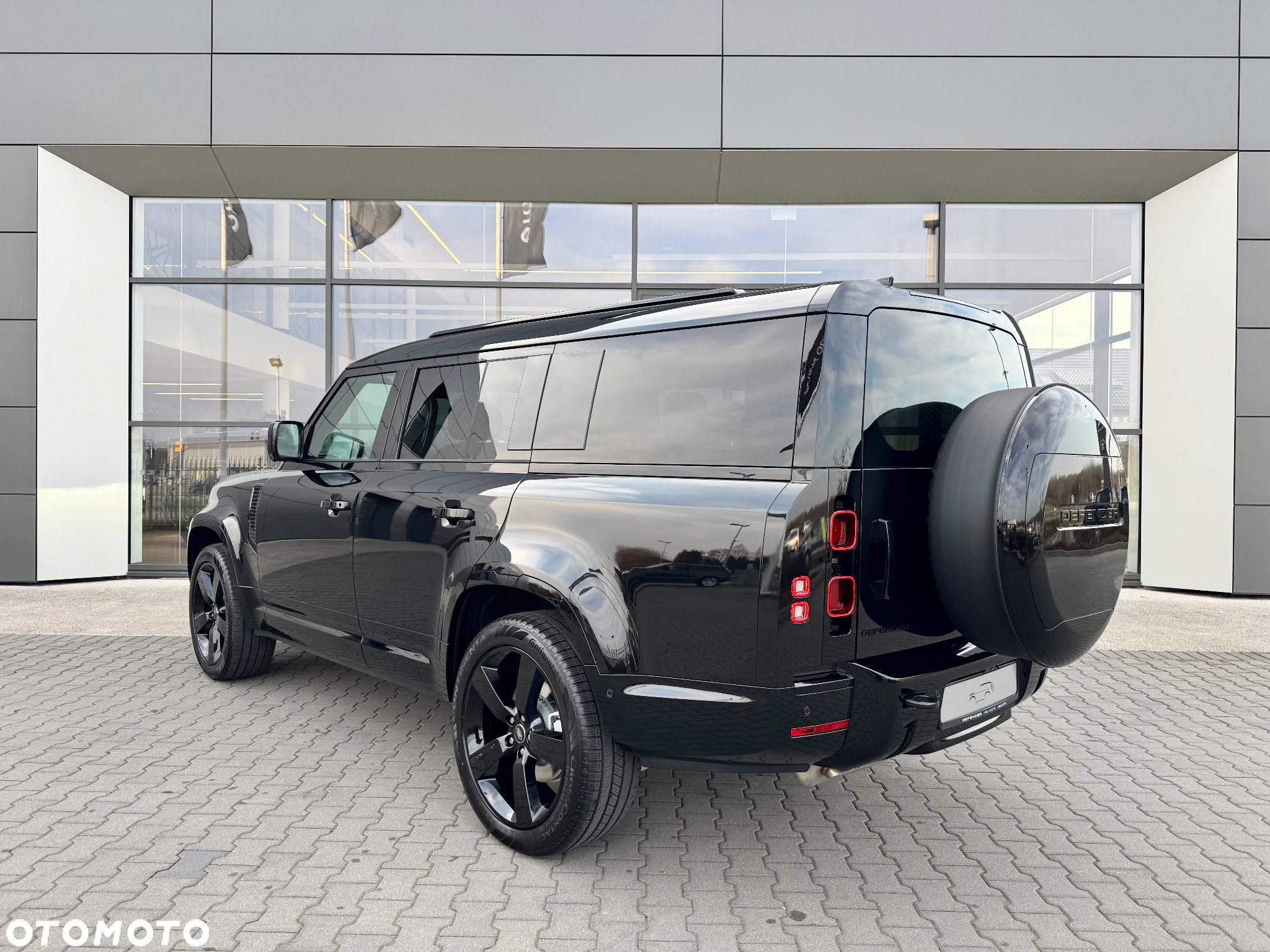 Land Rover Defender - 17