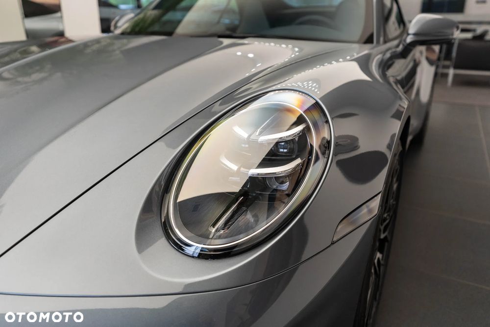 Porsche 911 Carrera 4S - 32