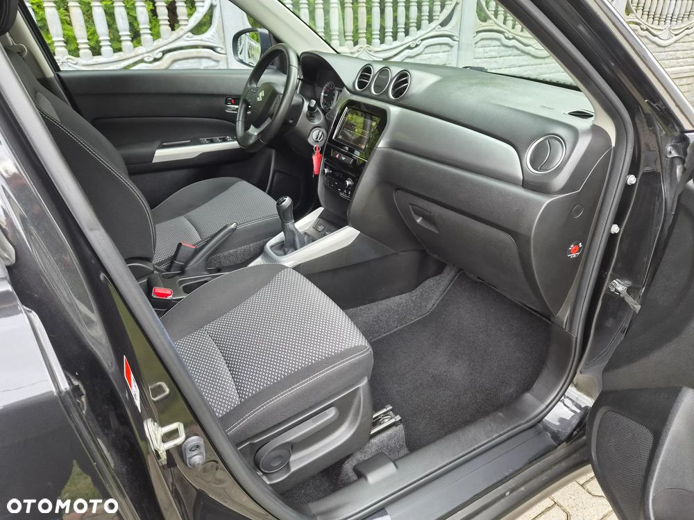 Suzuki Vitara 1.6 Comfort 2WD - 23