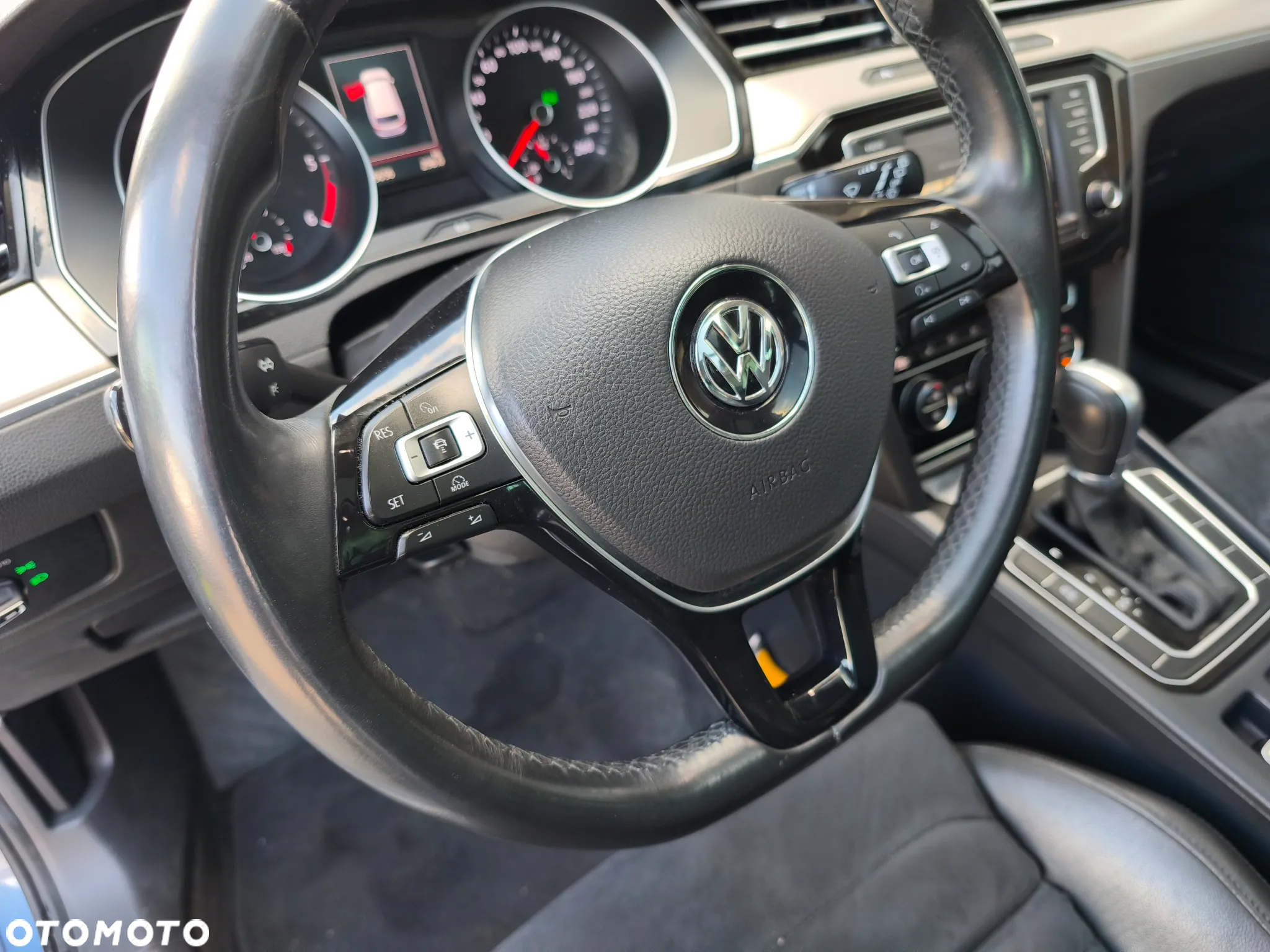Volkswagen Passat Variant 1.6 TDI (BlueMotion Technology) DSG Comfortline - 12