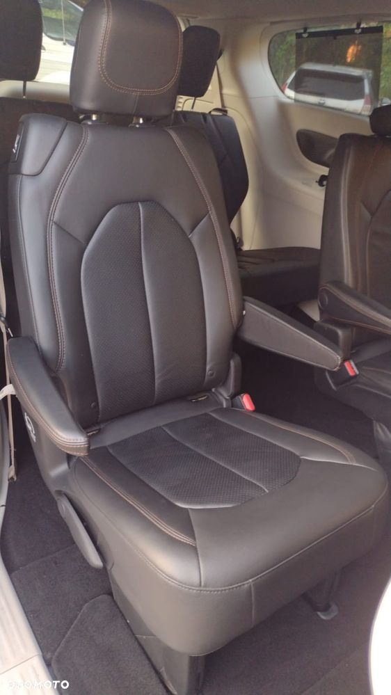 Chrysler Pacifica - 24
