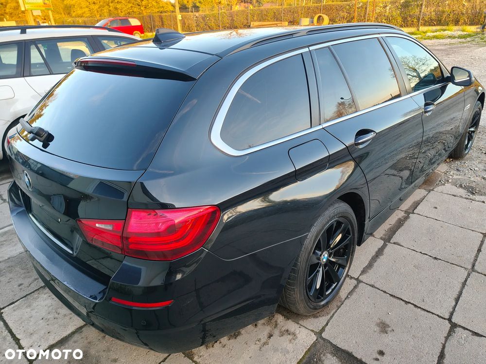 BMW Seria 5 525d xDrive Sport-Aut - 9