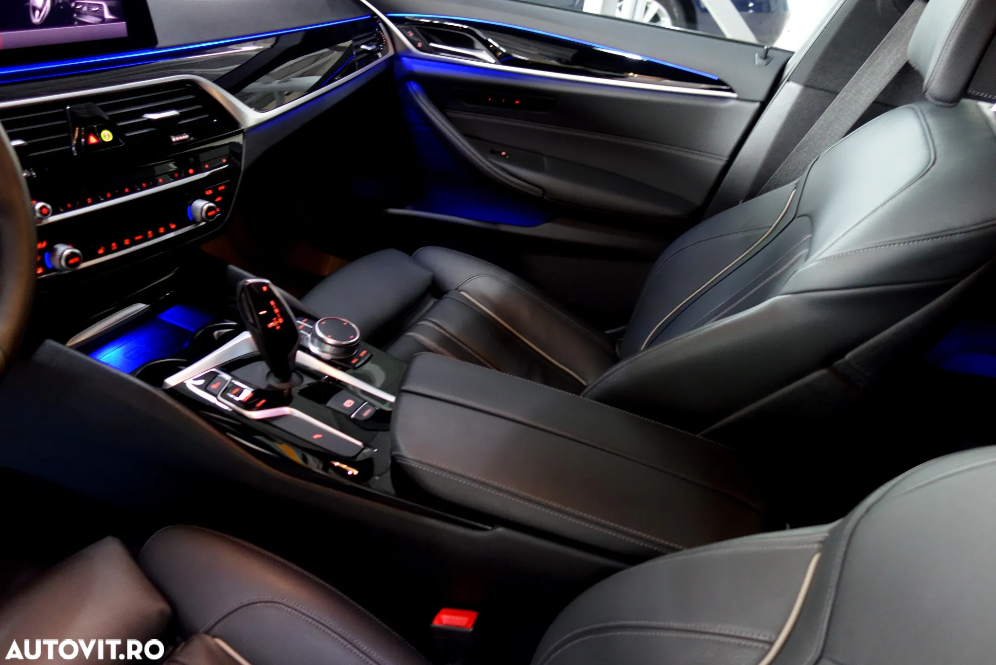 BMW Seria 5 520i AT - 28