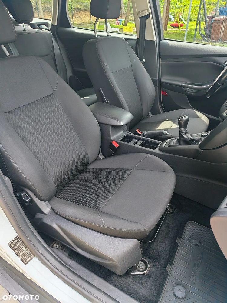 Ford Focus 1.6 Trend - 12