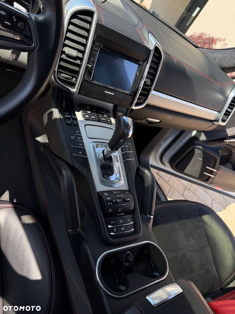 Porsche Cayenne GTS - 17