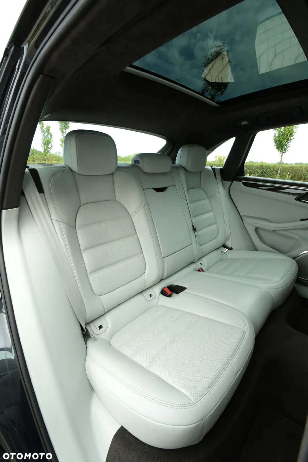 Porsche Macan Turbo - 34