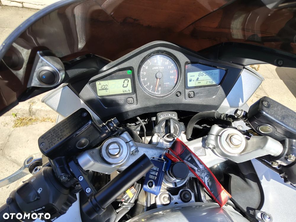 Honda VFR - 3