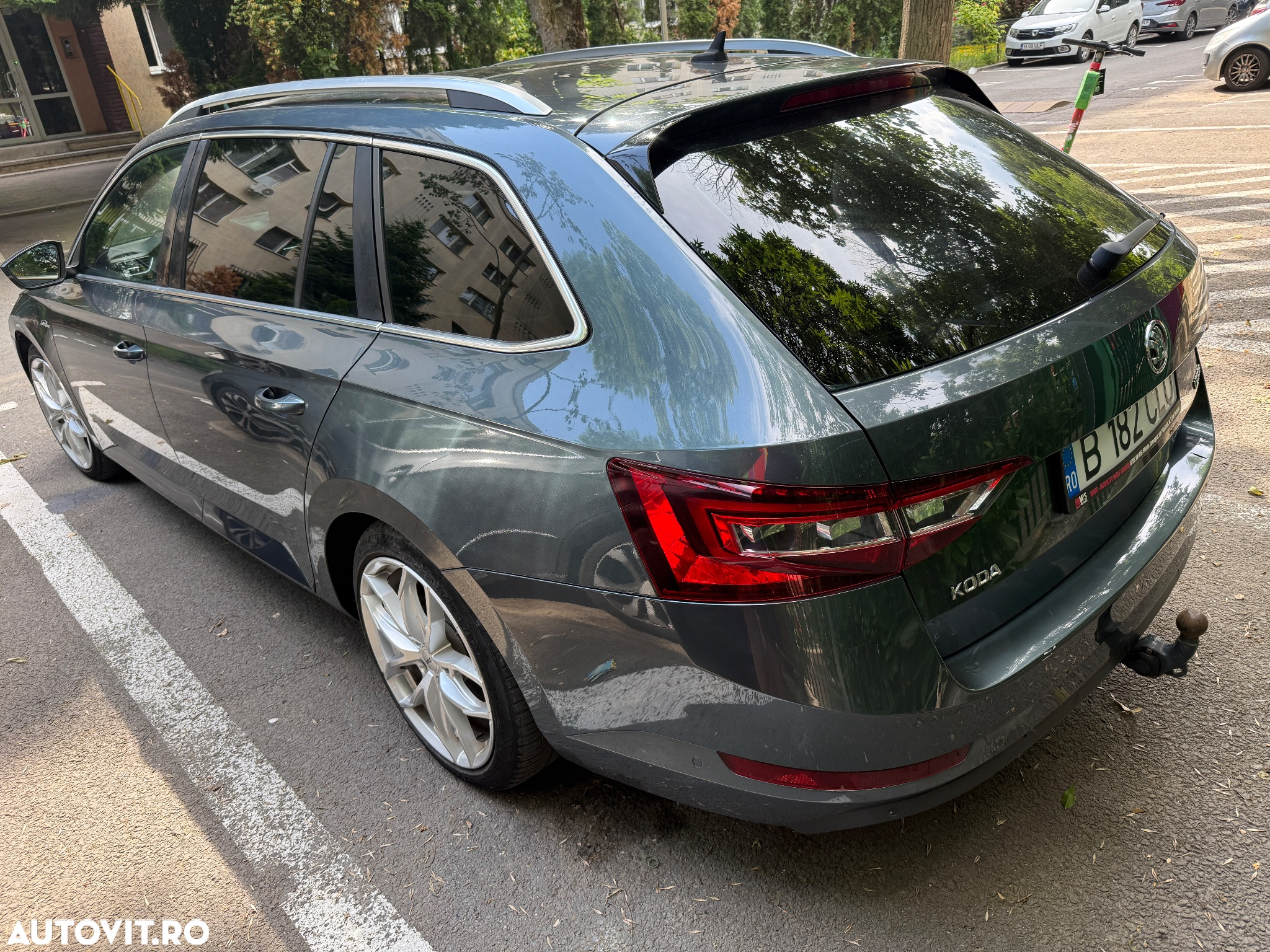 Skoda Superb 2.0 TDI 4X4 DSG Laurin & Klement - 3