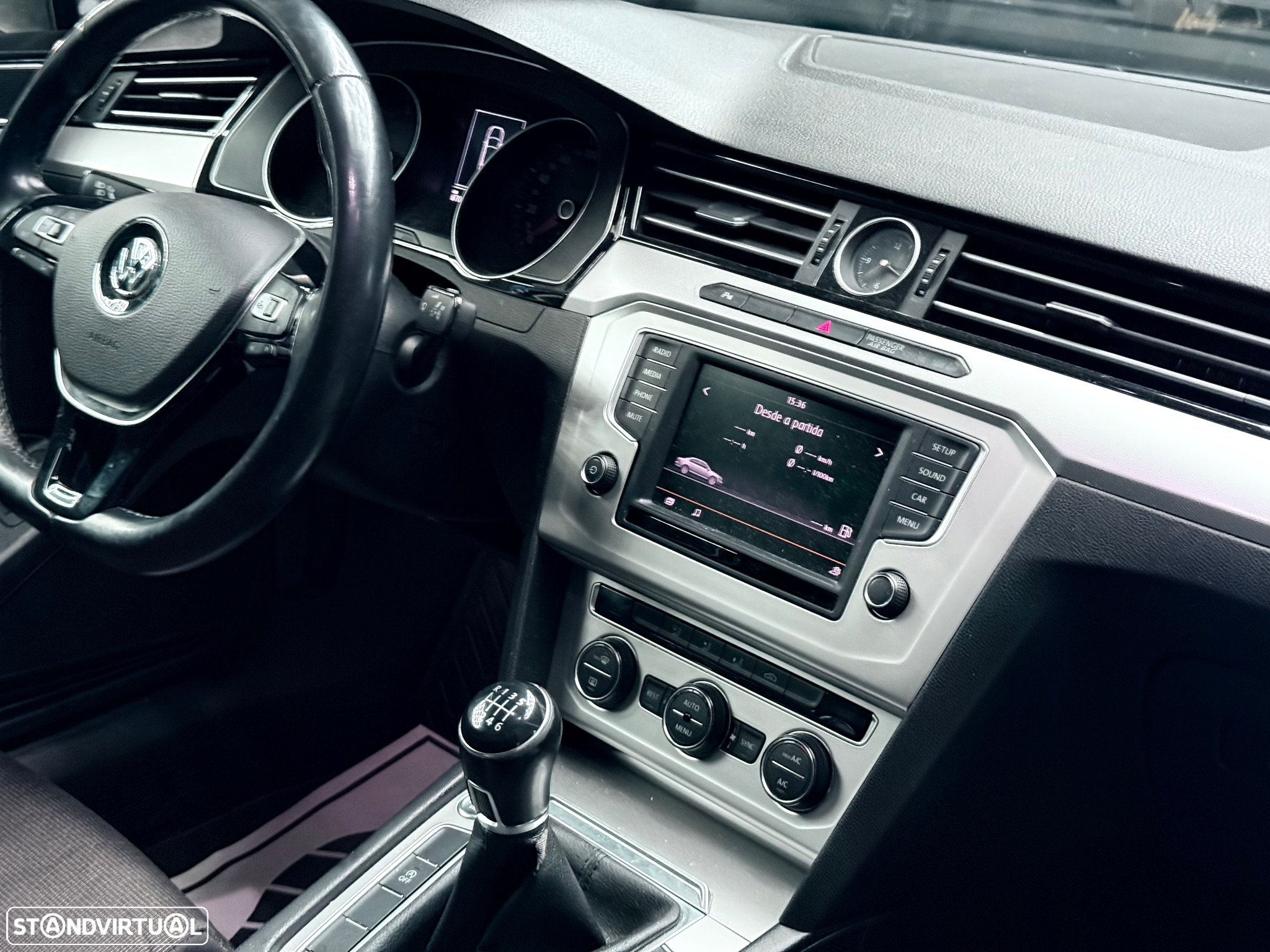 VW Passat 1.6 TDI Highline - 9