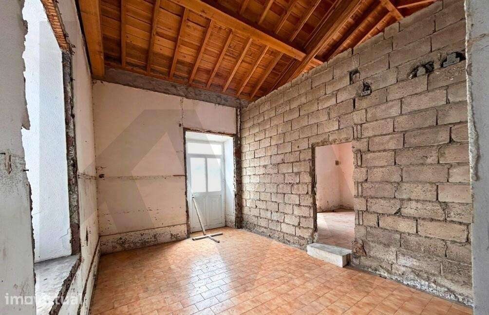 Moradia com Elevado Potencial no Centro de Vila do Porto - Grande imagem: 5/16