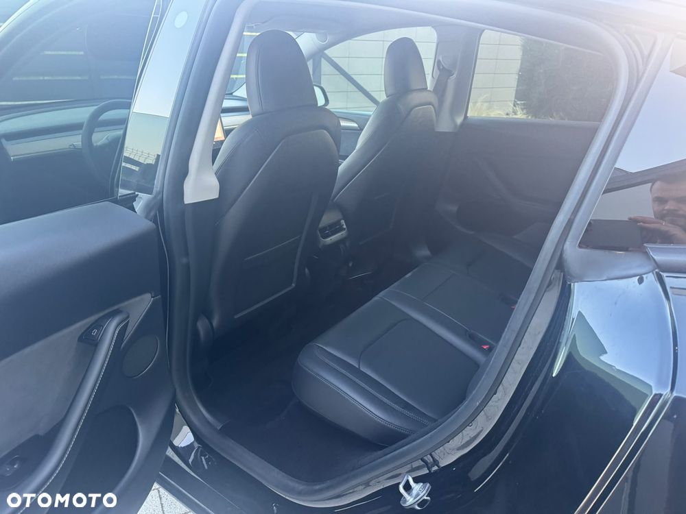 Tesla Model Y Performance AWD - 6
