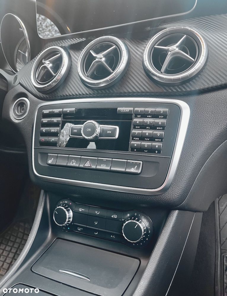 Mercedes-Benz CLA 250 4Matic 7G-DCT - 16