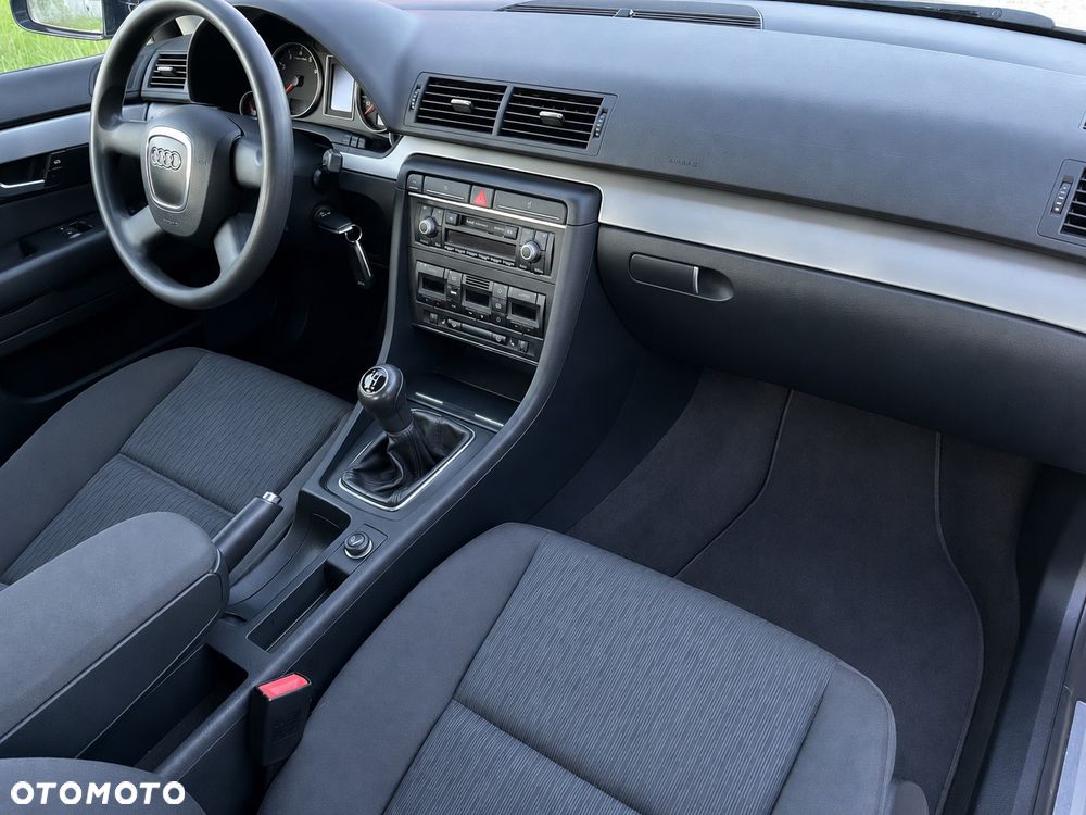 Audi A4 Limousine - 8