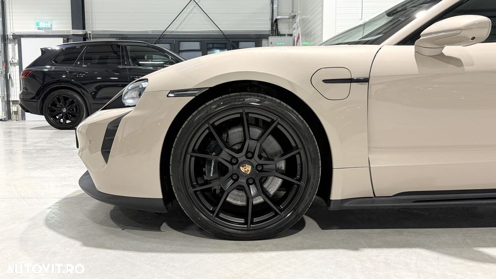 Porsche Taycan GTS Sport - 17