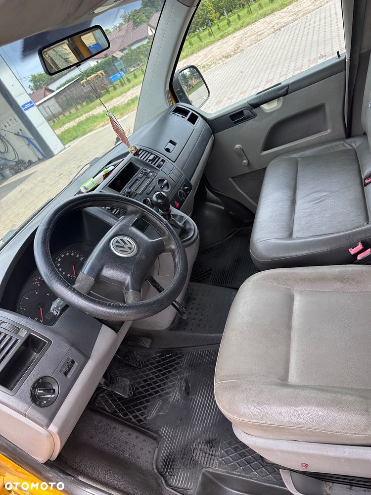 Volkswagen Caravelle - 6