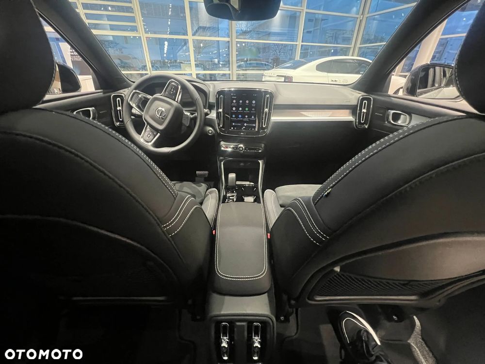 Volvo XC 40 B4 AWD Ultimate Dark - 22