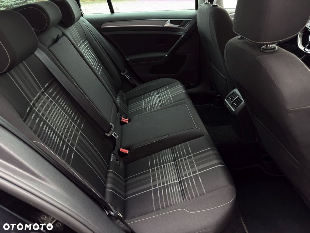 Volkswagen Golf - 34