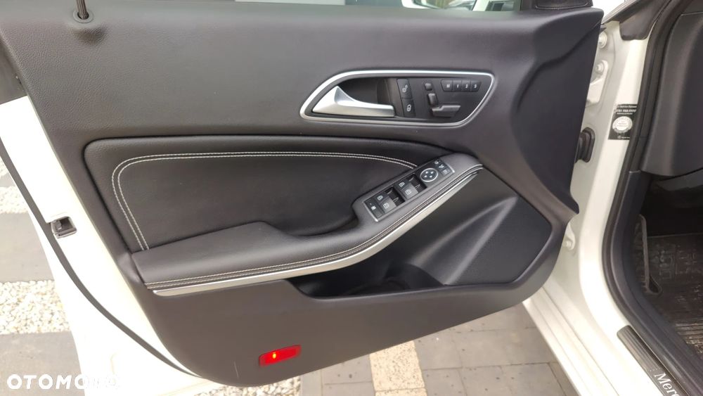 Mercedes-Benz CLA 200 7G-DCT - 11