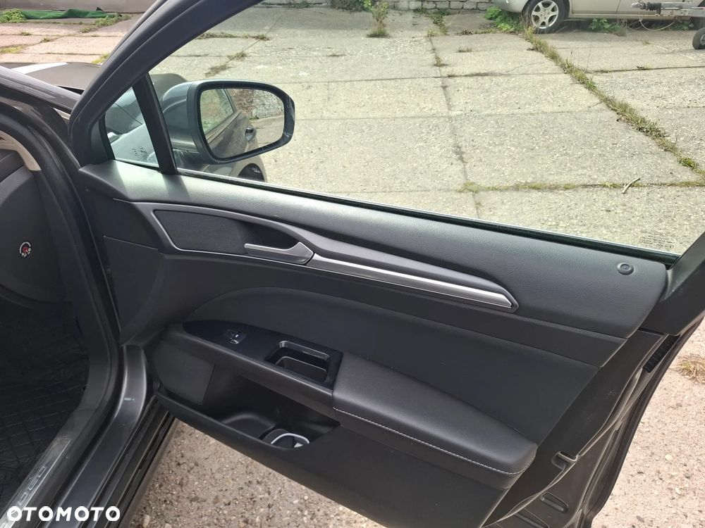 Ford Mondeo 2.0 TDCi Titanium PowerShift - 24